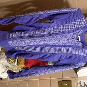 Purple athletic zipper crew neck with patterns